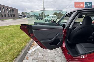Седан Tesla Model 3 2024 в 