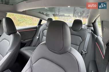Седан Tesla Model 3 2024 в 