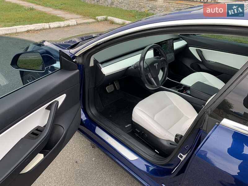 Седан Tesla Model 3 2019 в Барышевке