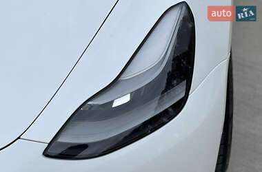 Седан Tesla Model 3 2021 в Луцке