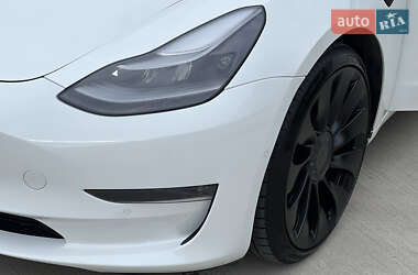 Седан Tesla Model 3 2021 в 