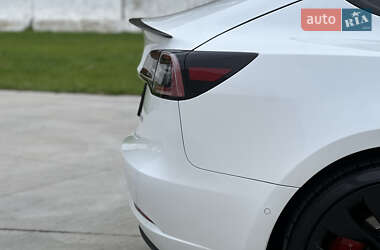 Седан Tesla Model 3 2021 в 