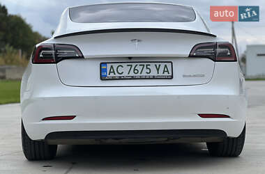 Седан Tesla Model 3 2021 в Луцке