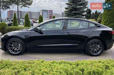Седан Tesla Model 3 2022 в 