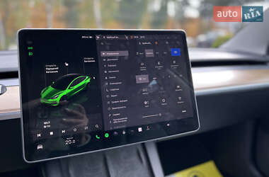 Седан Tesla Model 3 2022 в 