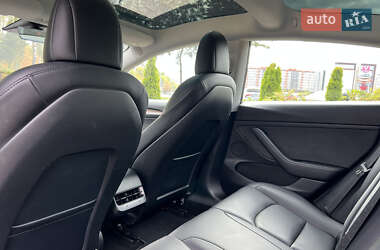 Седан Tesla Model 3 2022 в 