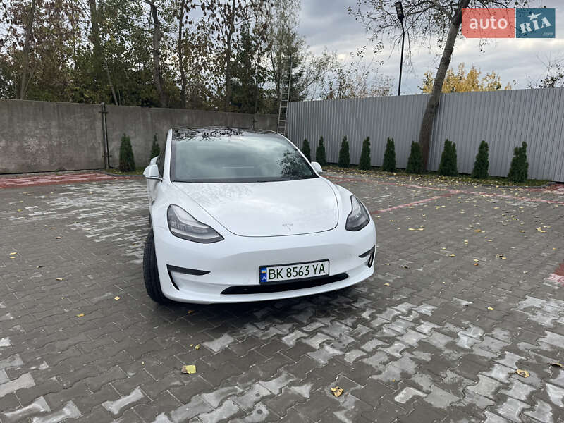 Седан Tesla Model 3 2019 в Костополе