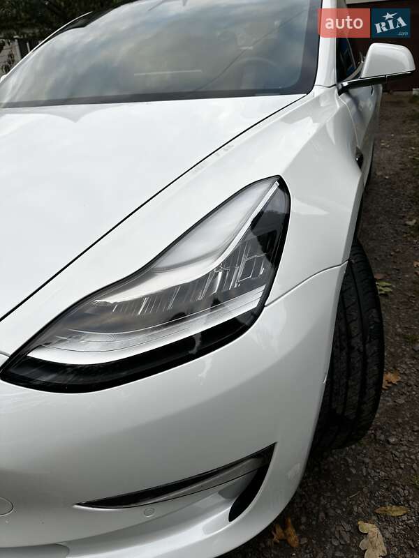 Седан Tesla Model 3 2019 в Броварах