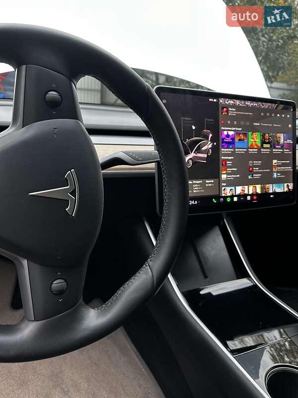 Седан Tesla Model 3 2019 в Броварах