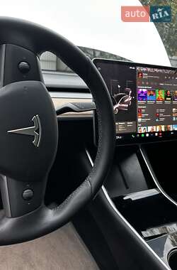 Седан Tesla Model 3 2019 в 