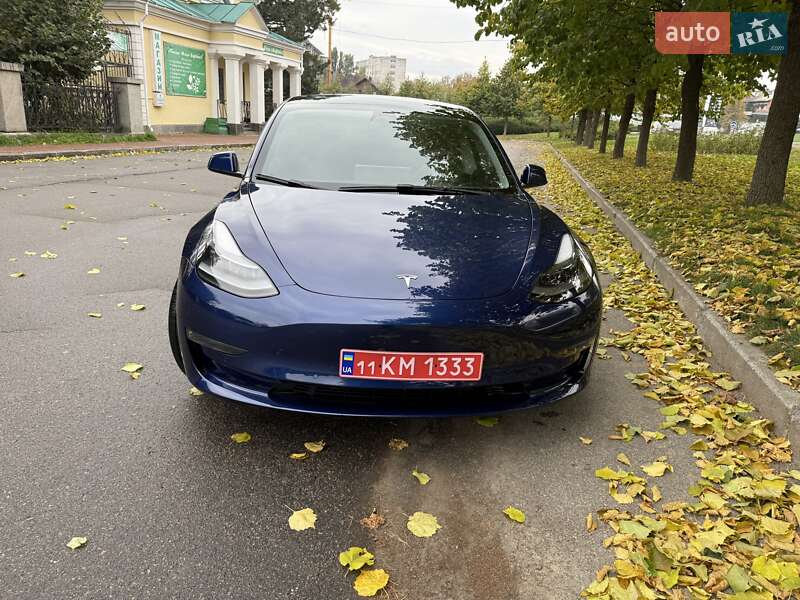 Седан Tesla Model 3 2022 в Умани