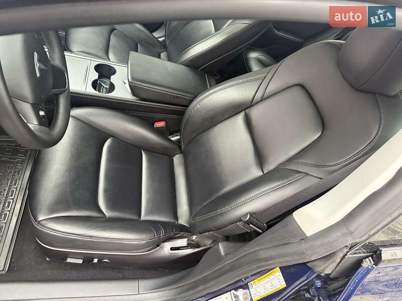 Седан Tesla Model 3 2022 в Умани