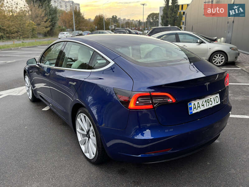 Седан Tesla Model 3 2020 в Киеве