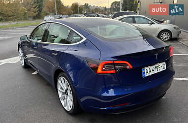Седан Tesla Model 3 2020 в 