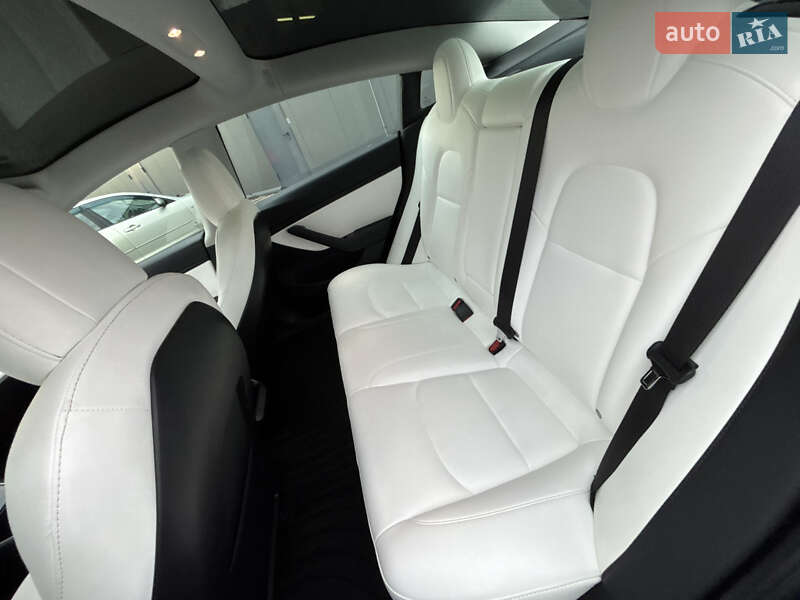Седан Tesla Model 3 2020 в Киеве