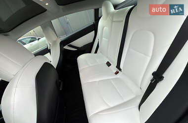 Седан Tesla Model 3 2020 в 