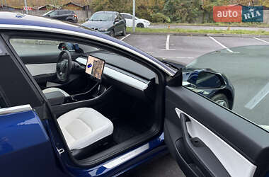 Седан Tesla Model 3 2020 в 
