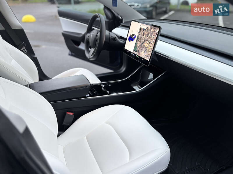 Седан Tesla Model 3 2020 в Киеве