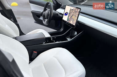 Седан Tesla Model 3 2020 в 