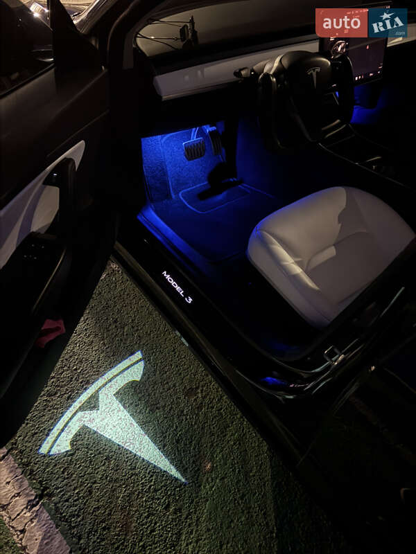 Седан Tesla Model 3 2019 в Ивано-Франковске