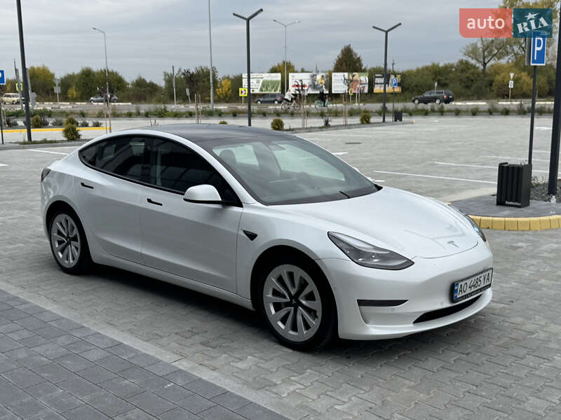Седан Tesla Model 3 2021 в Ужгороде
