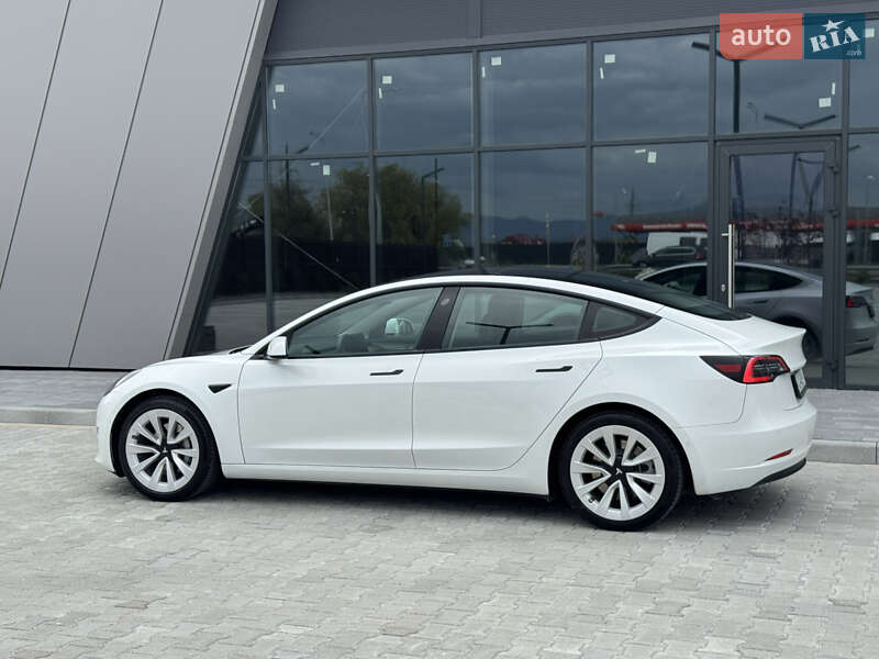 Седан Tesla Model 3 2021 в Ужгороде