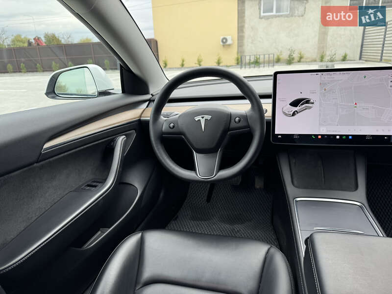 Седан Tesla Model 3 2021 в Ужгороде