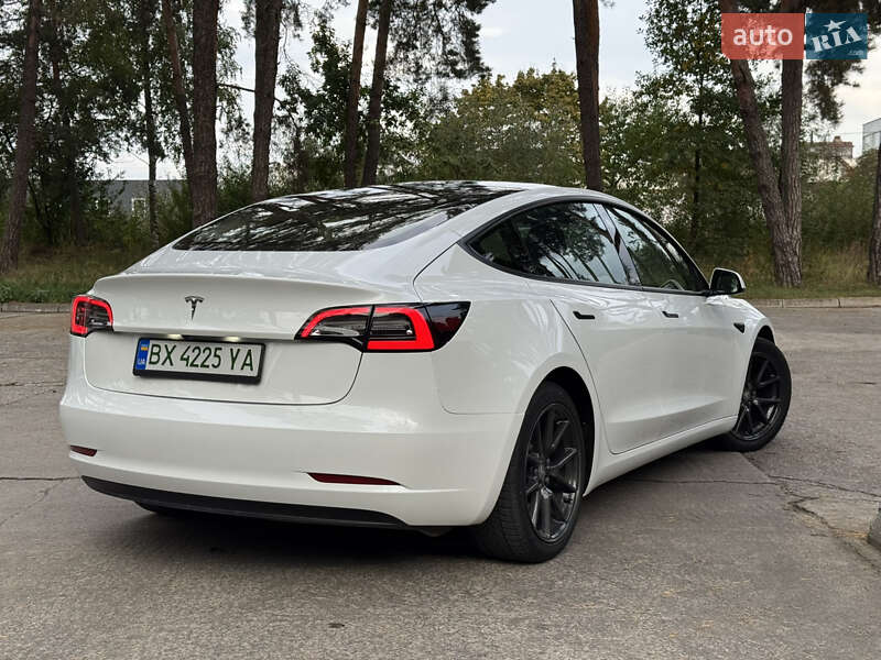 Седан Tesla Model 3 2022 в Нетешине фото 4 Седан Tesla Model 3 2022 в Нетешине