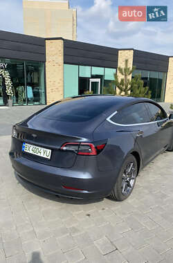 Седан Tesla Model 3 2019 в 
