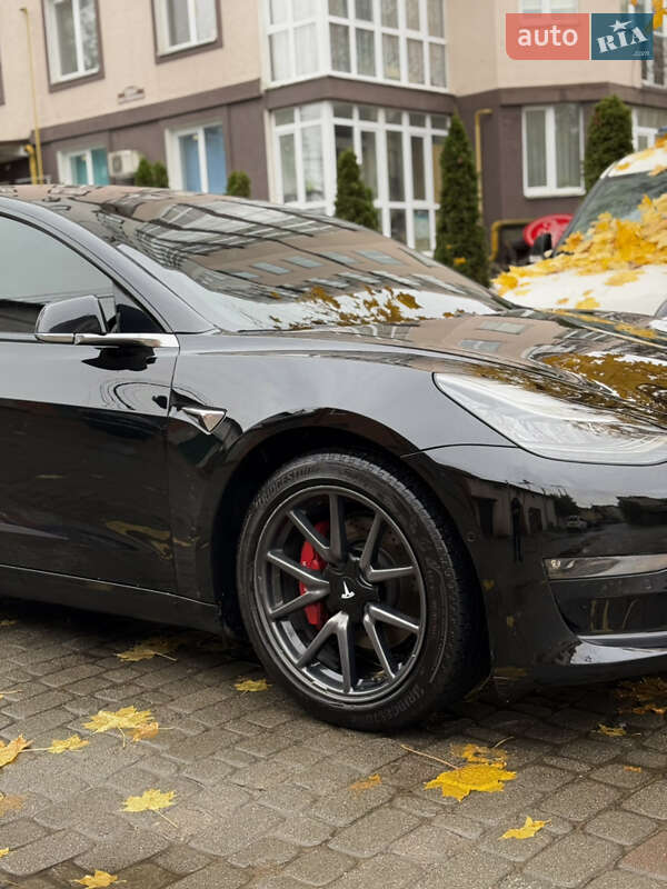 Седан Tesla Model 3 2018 в Ірпені