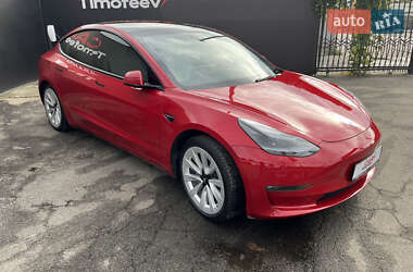 Седан Tesla Model 3 2022 в 