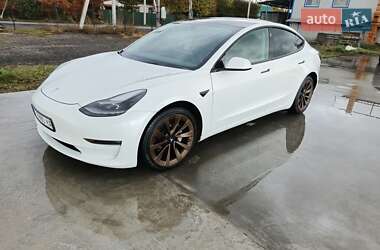 Седан Tesla Model 3 2021 в Киеве