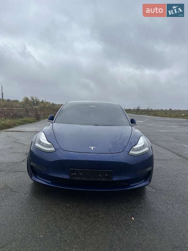 Седан Tesla Model 3 2019 в Березному