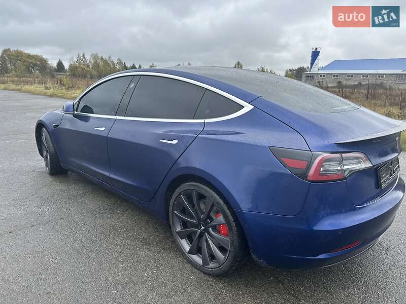 Седан Tesla Model 3 2019 в Березному