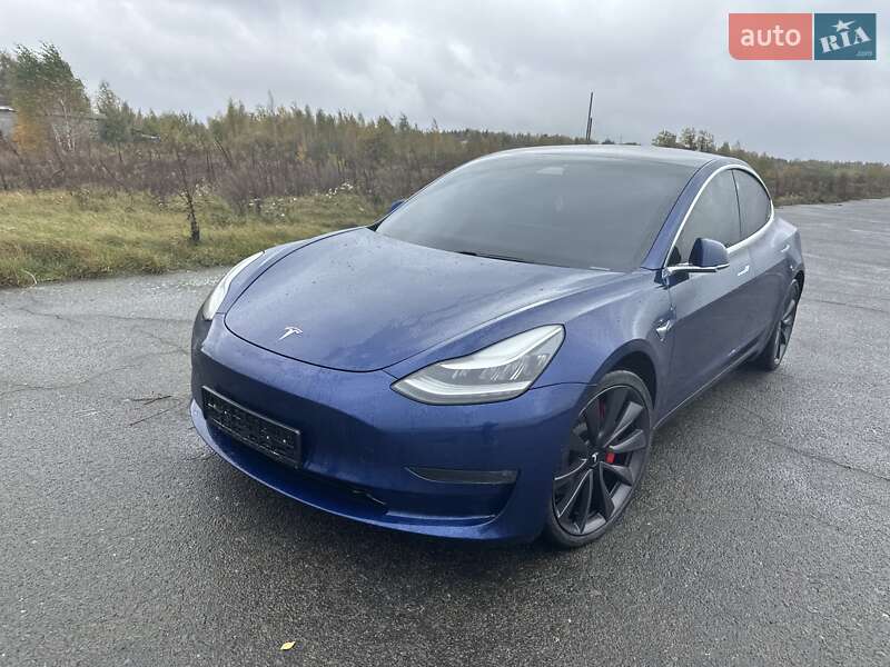 Седан Tesla Model 3 2019 в Березному
