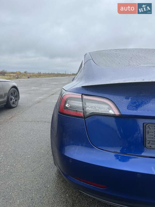 Седан Tesla Model 3 2019 в Березному