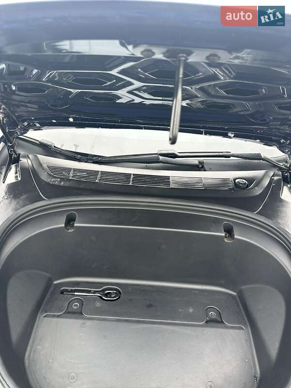 Седан Tesla Model 3 2019 в Березному