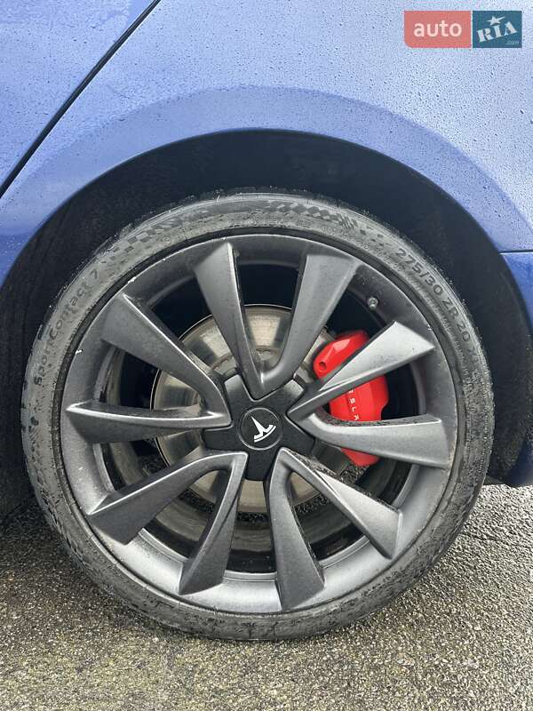 Седан Tesla Model 3 2019 в Березному