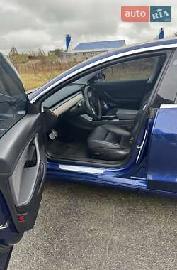 Седан Tesla Model 3 2019 в 