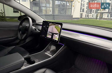 Седан Tesla Model 3 2019 в 