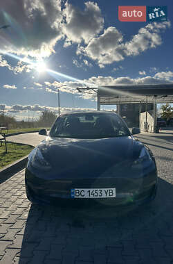 Седан Tesla Model 3 2022 в Львове