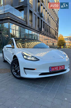 Седан Tesla Model 3 2023 в Львове