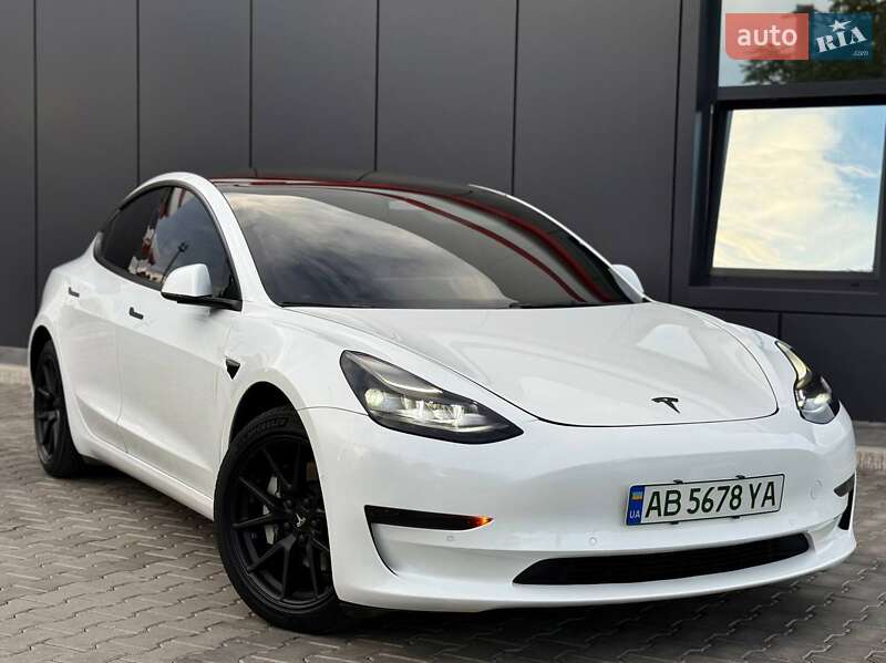 Седан Tesla Model 3 2022 в 
