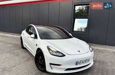 Седан Tesla Model 3 2022 в 
