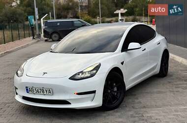 Седан Tesla Model 3 2022 в 