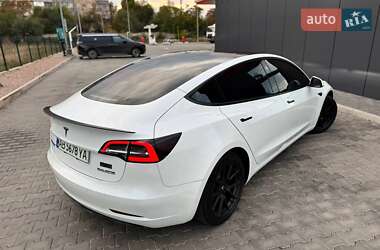 Седан Tesla Model 3 2022 в 