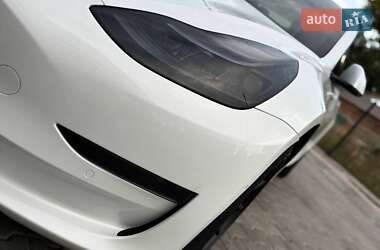 Седан Tesla Model 3 2022 в 