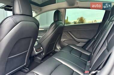 Седан Tesla Model 3 2022 в 