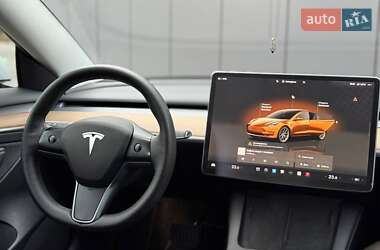 Седан Tesla Model 3 2022 в 