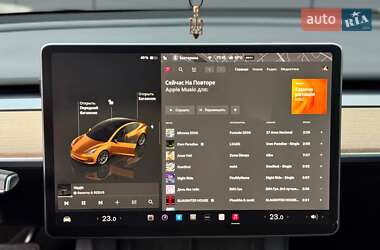 Седан Tesla Model 3 2022 в 